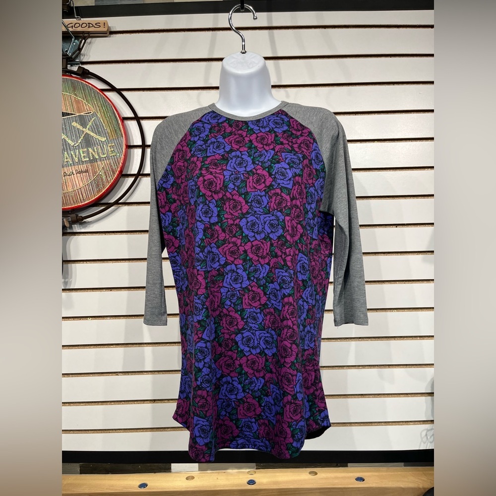 LuLaRoe “Randy” tee size small - Picture 2 of 8